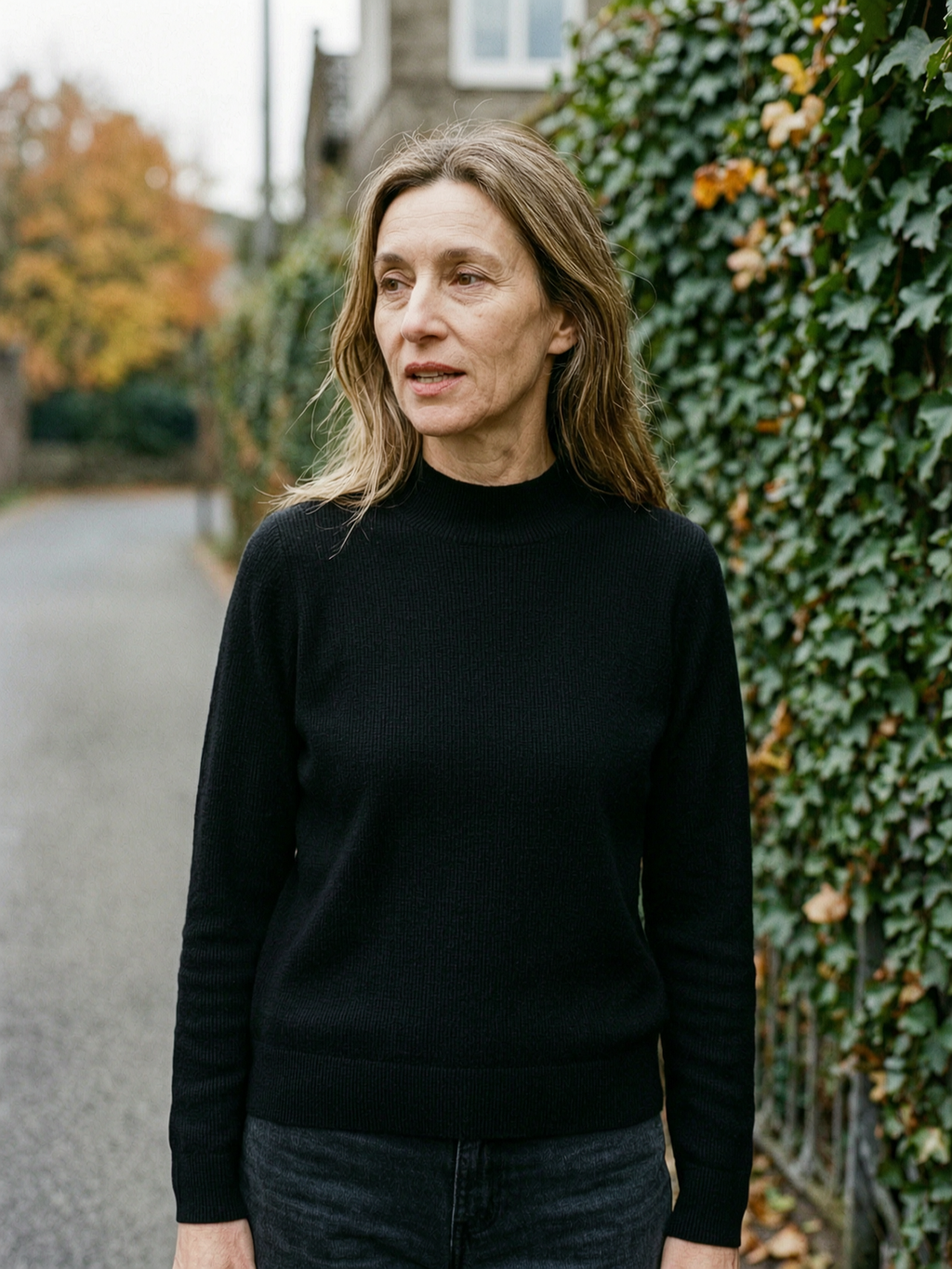 Women's Ribbed Wool Mock-Neck Jumper — Soft Everyday Turtleneck Sweater - Black