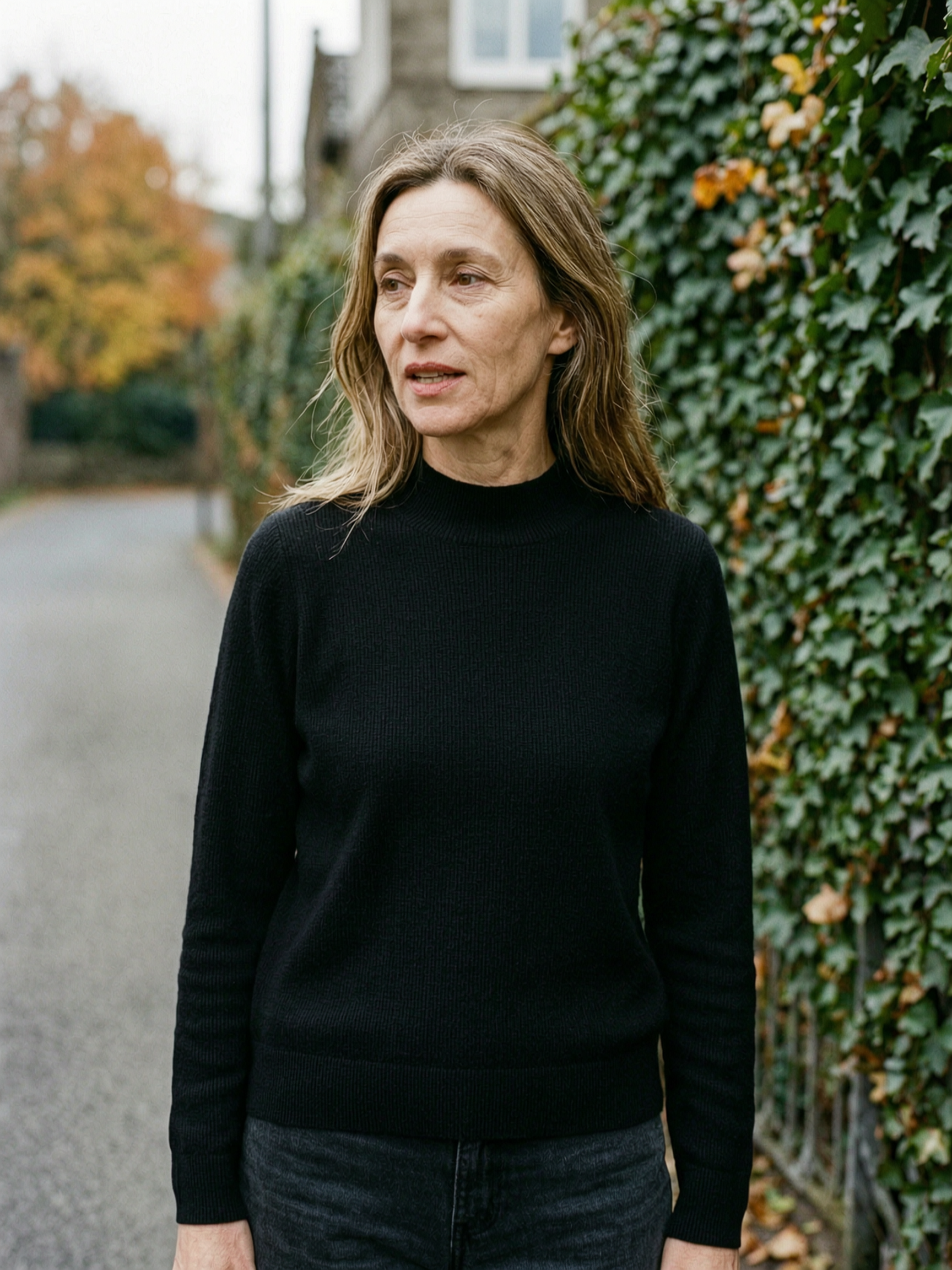 Women's Ribbed Wool Mock-Neck Jumper — Soft Everyday Turtleneck Sweater - Black