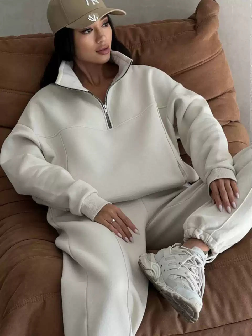 Lounge Set Women | Soft Textured Fabric & Relaxed Fit | E&W - 4 - Elenwear