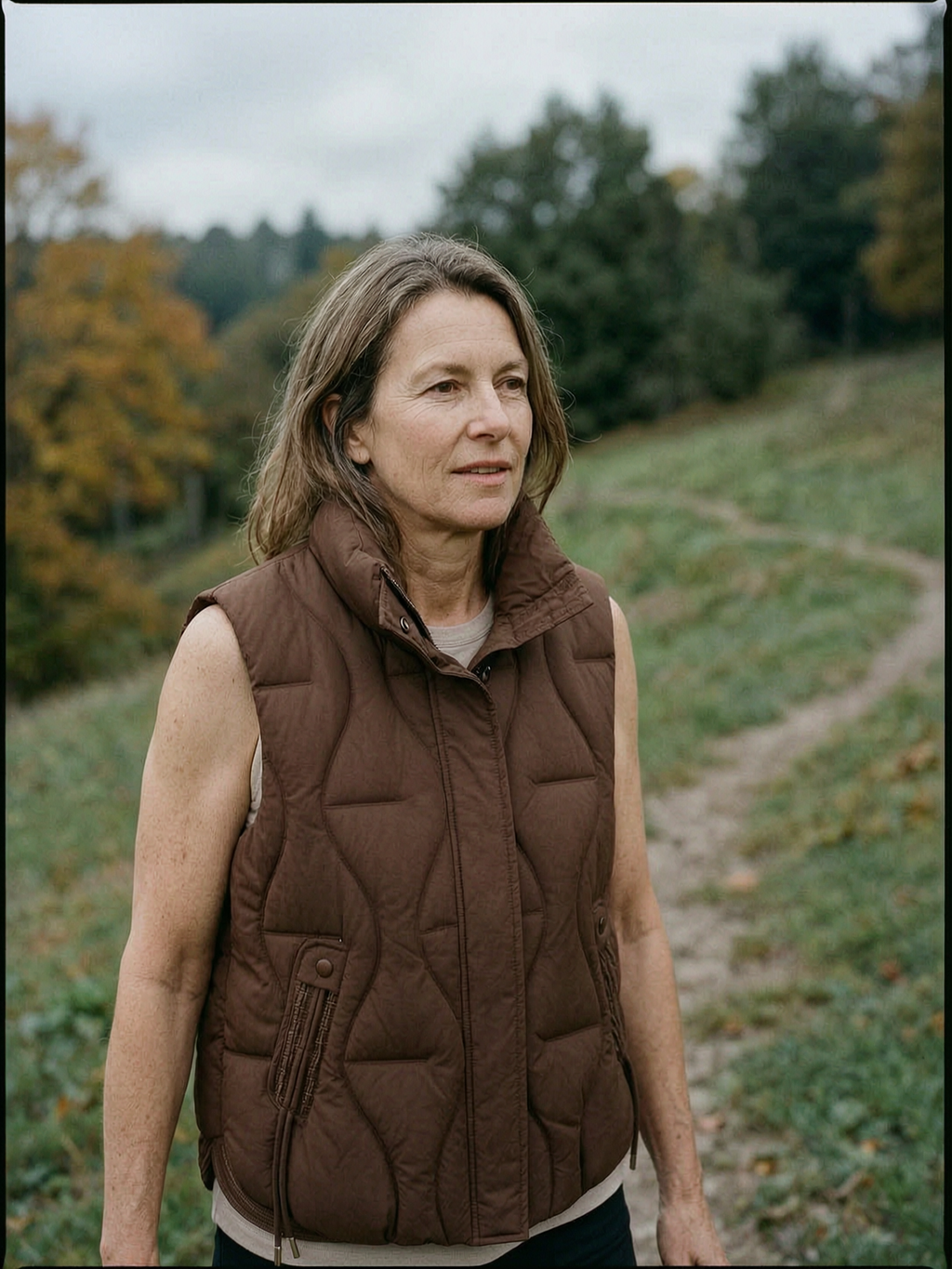 Women's Padded Quilted Vest — Relaxed-Fit Sleeveless Puffer Gilet - Coffee Brown